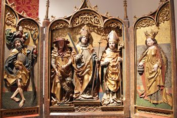 Der Kilians-Altar aus dem Historischen Museum Basel ist als Leihgabe im Museum für Franken in Würzburg zu sehen: Er zeigt (von links) die Heiligen Christophorus, Hieronymus, Kilian, Burkard und Dorothea.