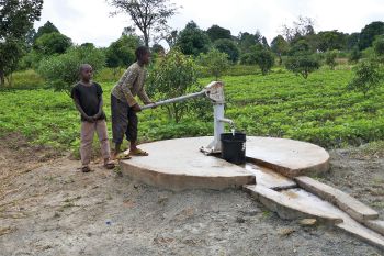 Das Würzburger Partnerkaffee unterstützt die Landwirte in Tansania, hier mit einem Brunnen in Tunduru, im Süden des Landes.