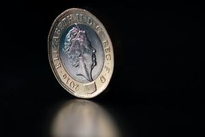 Eine Münze mit dem Antlitz der britischen Königin Elizabeth II.