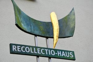 Das Recollectio-Haus bietet Kurse und ambulante Begleitung an.
Infos unter: „www.recollectio.abtei-muensterschwarzach.de”.