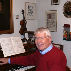 Siegfried Koesler, Domkapellmeister von 1971 bis 2002, hatte die visionäre Idee, am Dom neben Domchor und Domsingknaben einen Mädchenchor zu gründen.