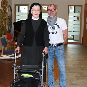 Schwester Hiltrudis Gratt und Wolfgang Stenke