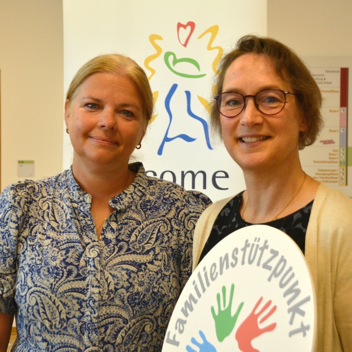 Die Arbeit im Familienstützpunkt und für „wellcome“ koordinieren Katja Worschech (links) und Michaela Brand.