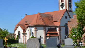 St. Luzia in Pflaumheim, vom Friedhof aus gesehen