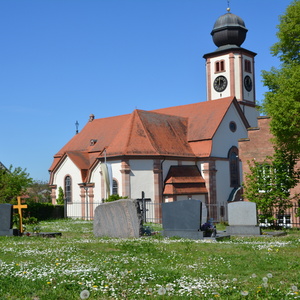 St. Luzia in Pflaumheim, vom Friedhof aus gesehen